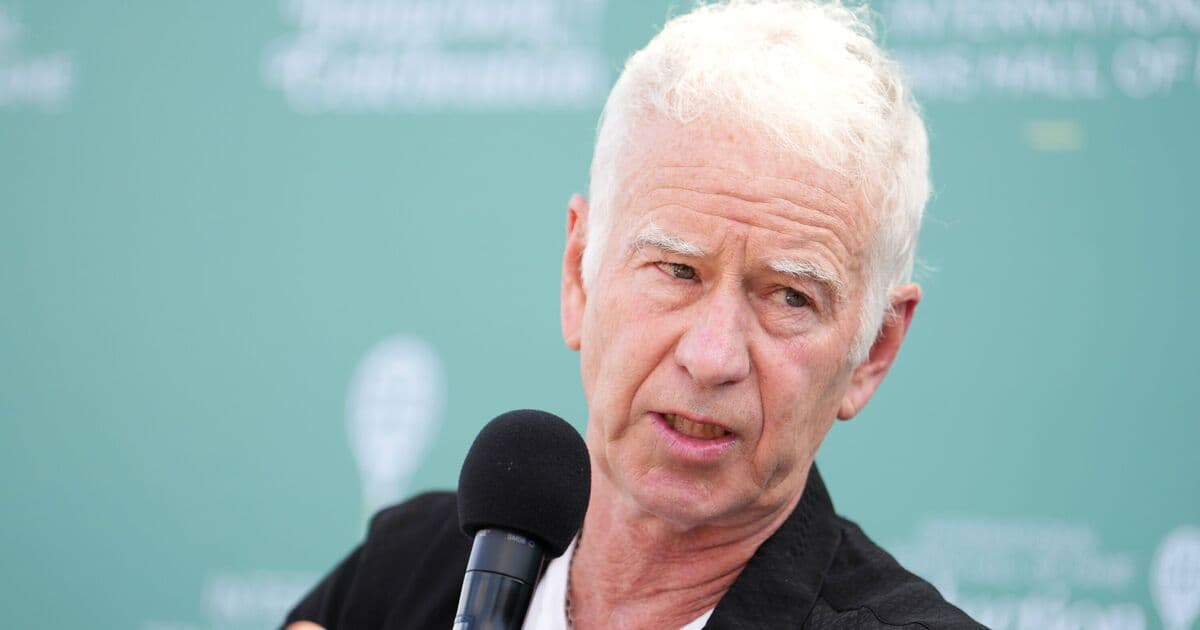 John McEnroe aprueba cambio de reglas de tenis tras denuncia de Carlos Alcaraz