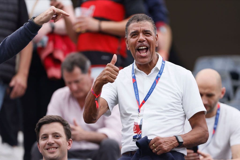 "Parecía una sustitución" Chris Kamara explica su infame sábado de fútbol "No conozco a Jeff" 20 años después