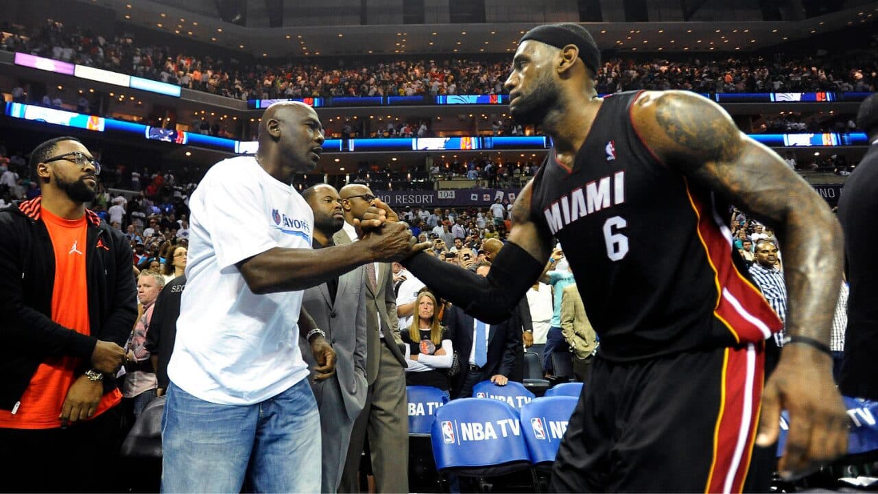 "Con todo respeto": Allen Iverson nombra su mejor equipo con LeBron James y Michael Jordan