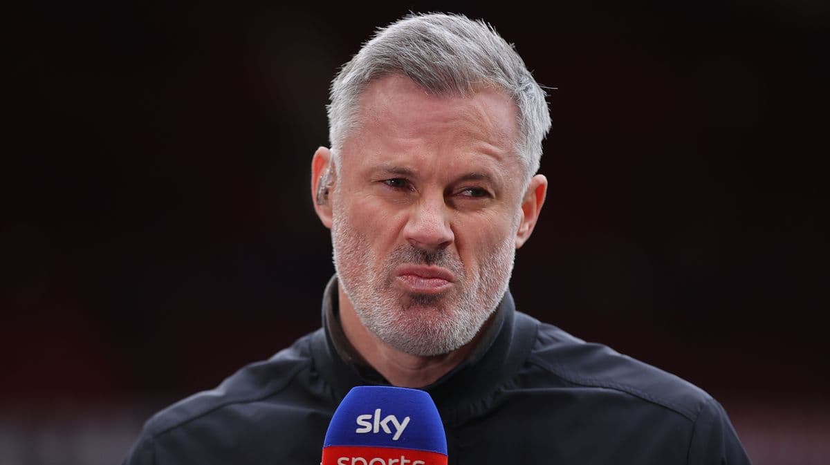 Jamie Carragher se disculpa con los espectadores de Sky Sports mientras pronuncia el veredicto de Jeremy Jacquet