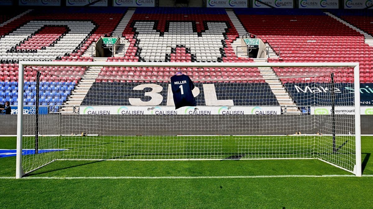 El Wigan sufre una "semana horrible" después de que el entrenador Kevin Miller, de 57 años, muriera repentinamente mientras los fanáticos emiten un conmovedor homenaje